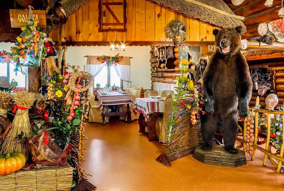 Ресторан української кухні, банкетні зали на 20-500 осіб, проведення весіль, урочистостей, ювілеїв, альтанки біля води